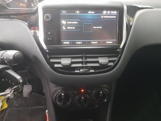 Peugeot 208 1.2 PureTech Signature picture 19