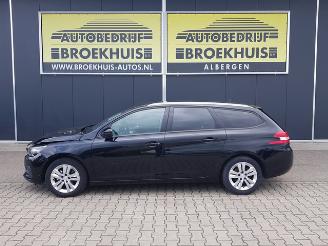 Peugeot 308 SW 1.2 PureTech Blue Lease Executive picture 2