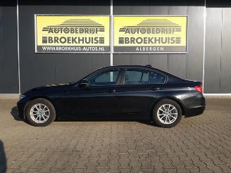 BMW 3-serie 320i Executive picture 2