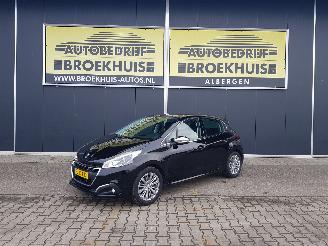 skadebil auto Peugeot 208 1.2 PureTech Allure 2015/11