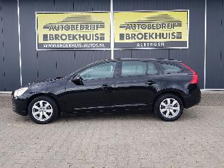 Volvo V-60 1.6 D2 Momentum picture 2