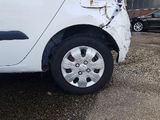 Hyundai I-10 1.1 Active Cool picture 10