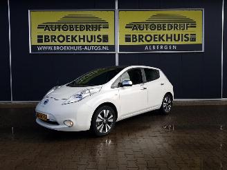 damaged passenger cars Nissan Leaf Tekna Limited Edition 24 kWh 2015/10
