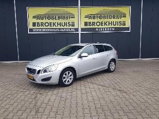 damaged passenger cars Volvo V-60 2.0 D4 Momentum 2011/7