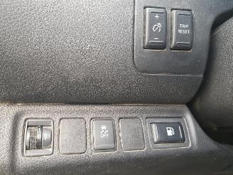 Nissan Navara 2.3 dCi Tekna King Cab picture 30