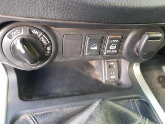 Nissan Navara 2.3 dCi Tekna King Cab picture 29