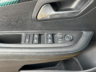 Peugeot e-208 EV Blue Lease Active 50 kWh picture 27