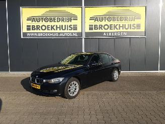 Vaurioauto  passenger cars BMW 3-serie 320i Executive 2012/5