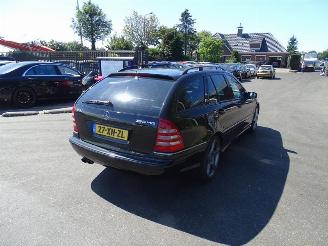 Vaurioauto  passenger cars Mercedes C-klasse C-32 AMG V6 18V Combi 2003/4