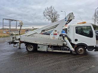 Nissan NT400 2.5 DCI Hoogwerker picture 5
