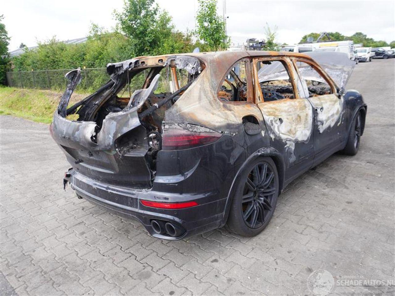 Porsche Cayenne S E-HYBRID 3.0