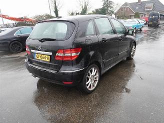 krockskadad bil auto Mercedes B-klasse 200 2008/8