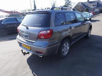skadebil auto Mitsubishi Outlander 2.0 4x2 2005/11