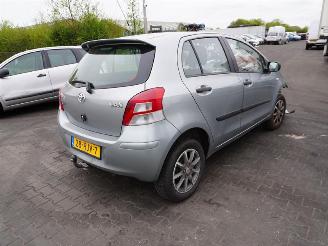 Vrakbiler auto Toyota Yaris 1.3 16v 2011/6
