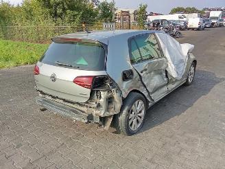 Coche siniestrado Volkswagen Golf 1.6 TDi 2014/8