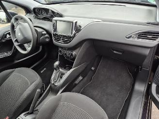 Peugeot 208 1.2 12V picture 9