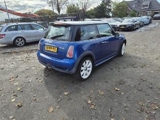 Vaurioauto  passenger cars Mini Cooper S 1.6 16V 2004/10