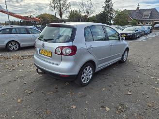 Volkswagen Golf 2.0 FSI 16V picture 1