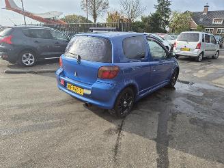 Vaurioauto  passenger cars Toyota Yaris 1.5 2002/12