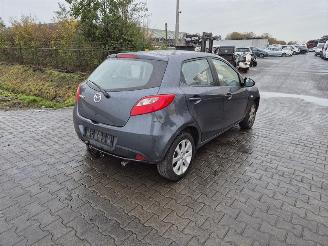 Vrakbiler auto Mazda 2 1.5 2011/8