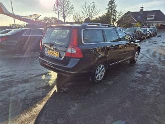 krockskadad bil auto Volvo V-70 2.0T 16v 2011/7