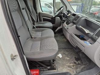 Peugeot Boxer 2.2 HDi picture 12
