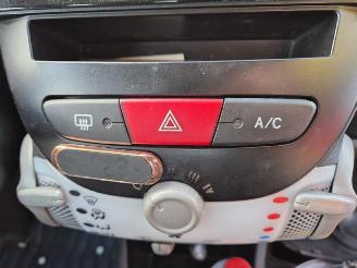 Peugeot 107 1.0 12v picture 6