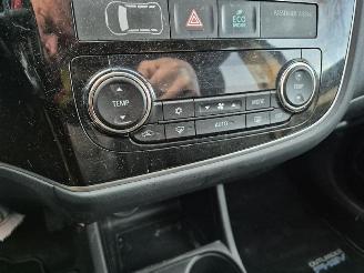 Mitsubishi Outlander 2.0 16v PHEV 4x4 picture 10