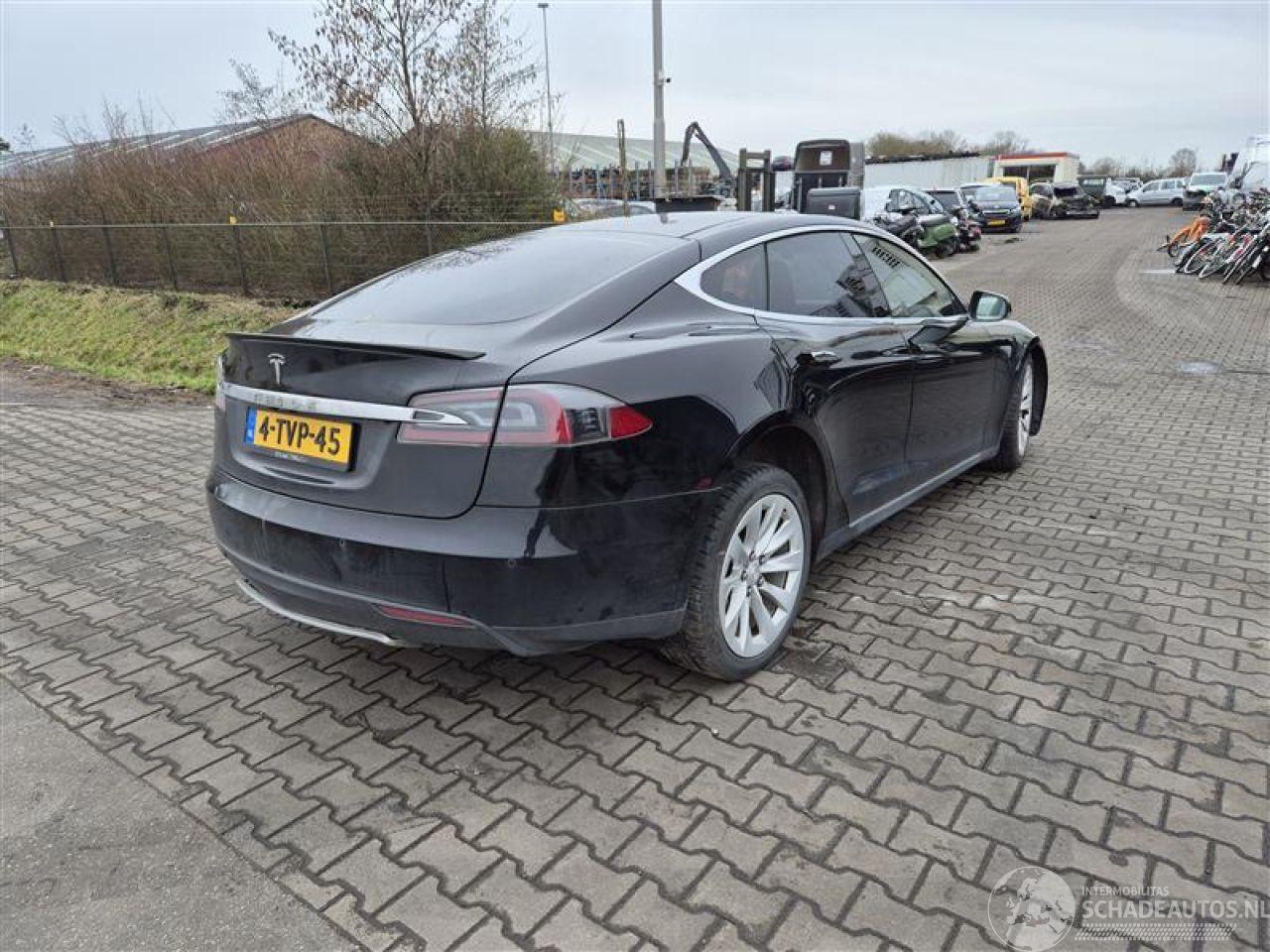 Tesla Model S 85