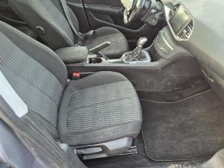 Peugeot 308 SW 1.2 12v picture 11