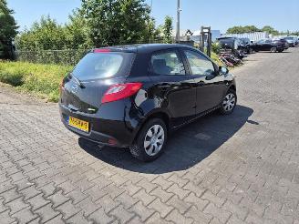 Coche siniestrado Mazda 2 1.3 2011/11