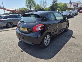 krockskadad bil auto Peugeot 208 1.2 Vti 2012/10