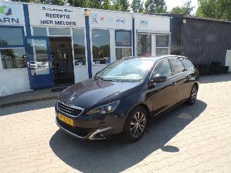 Unfallwagen Peugeot 308 SW 1.2 Pure Tech Blue Lease Premium 2015/11