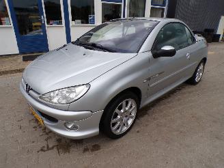 skadebil auto Peugeot 206 CC  1.6-16v Quiksilver 2004/7