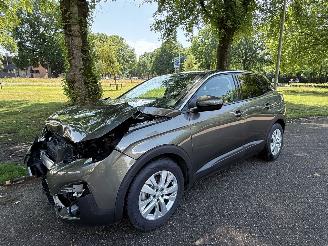 Auto incidentate Peugeot 3008 96 kW (131 PK)  1199 cc. 2018/12