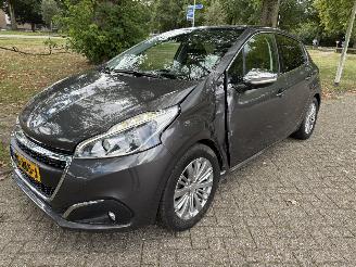 krockskadad bil auto Peugeot 208  2018/1