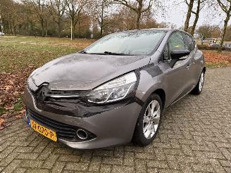 krockskadad bil auto Renault Clio  2016/1