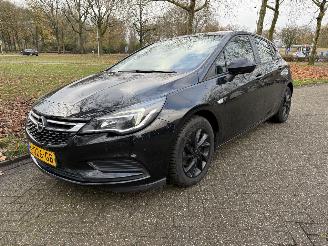uszkodzony samochody osobowe Opel Astra  2018/1