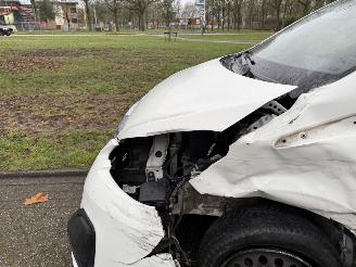 Peugeot 108  picture 15