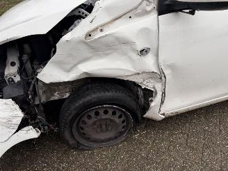 Peugeot 108  picture 16