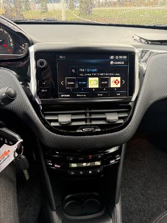 Peugeot 208  picture 22