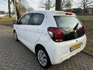 Peugeot 108  picture 3