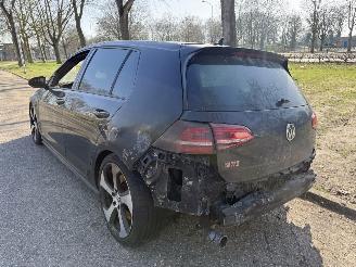 Volkswagen Golf  picture 3