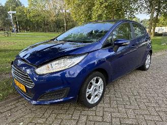 damaged passenger cars Ford Fiesta automaat 2016/1