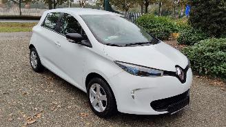 damaged passenger cars Renault Zoé + 41 kWh KOOPACCU Rijdbaar 2019/3