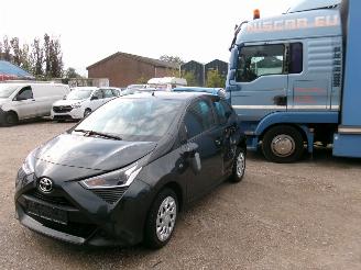 uszkodzony samochody osobowe Toyota Aygo 1.0 X- 5 Drs 2020/10