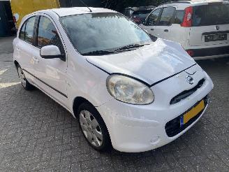 damaged passenger cars Nissan Micra Automaat 1.2 72KW Dig-S Acenta Motor loopt. 2013/9