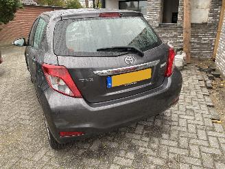 Toyota Yaris Aspiration 1.0 VVT-I5Drs Navi Clima Camera picture 11