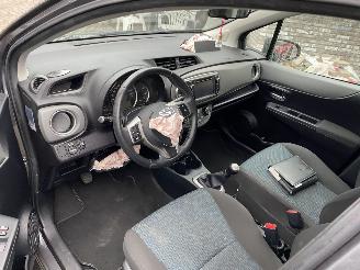 Toyota Yaris Aspiration 1.0 VVT-I5Drs Navi Clima Camera picture 25