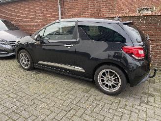 uszkodzony samochody osobowe Citroën DS3 e-HDI 1.6 So Chic 2012/3